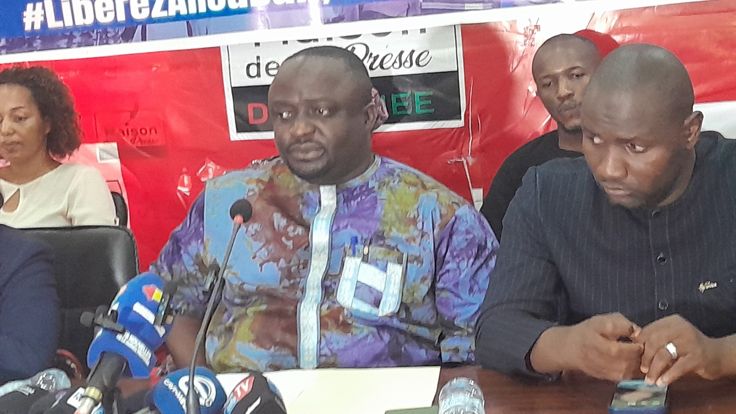 Sous Alpha Condé, époque bénie des "grands commis de l'injustice républicaine", le siège de l’UFDG avait été fermé comme on ferme une boîte de sardines : sans préavis, sans gêne, et sans débat.