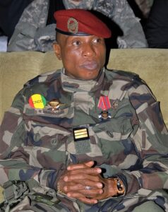 **Guinée : Mamadi Doumbouya accorde une grâce présidentielle à Moussa Dadis Camara**