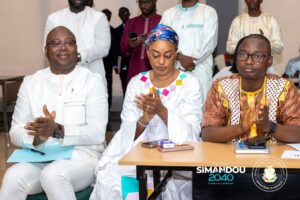 Processus de préparation du budget de l'État pour l'année 2026 L’atelier sur le processus de préparation du budget 2026 s’est achevé ce vendredi 14 mars 2025. Durant trois jours, les acteurs de la chaîne des dépenses de l’État ont échangé sur les thématiques liées à la préparation du budget, ainsi que sur les défis et contraintes du budget programme. Le Ministre Facinet Sylla a une nouvelle fois salué l’engagement du chef de l’État et du Premier ministre dans l’accompagnement des réformes menées au ministère du Budget. Dans son discours de clôture, le Premier Ministre, Chef du Gouvernement, a mis en avant l’excellent travail accompli au ministère du Budget. Il a souligné l’importance de cet atelier, estimant qu’il est essentiel d’améliorer les méthodes de travail pour mieux mobiliser les ressources internes et ainsi concrétiser les politiques de développement portées par les décideurs. S’adressant aux gestionnaires des ressources de l’État, le chef du gouvernement, Amadou Oury Bah, les a exhortés à adopter les meilleures pratiques, rappelant que la gouvernance économique et financière est désormais scrutée en Guinée. C’est ainsi que s’est clôturé l’atelier sur le processus de préparation du budget de l’année 2026, piloté par la Direction Générale du Budget.