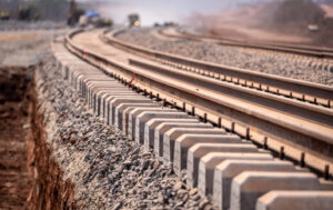 Communiqué de presse : Rio Tinto Simfer achève avec succès la construction d’infrastructures clés de son embranchement ferroviaire.