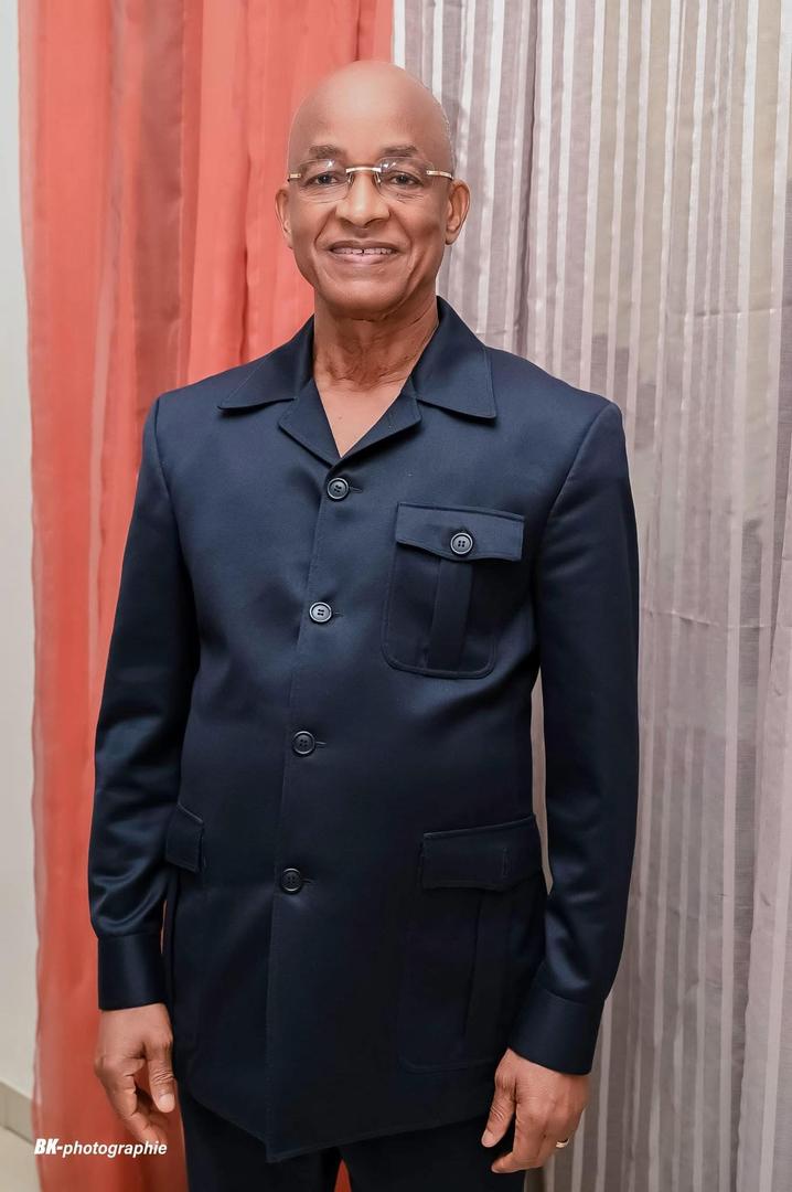 En ce 1er mai, fête internationale du travail, je tiens à adresser mes chaleureuses félicitations à l’ensemble des travailleuses et travailleurs de Guinée et d’ailleurs. Cette journée est un moment privilégié pour rendre hommage à leur rôle essentiel dans l’édification et la prospérité de nos sociétés et dans la préservation de l’honneur et la dignité de nos familles. Leur engagement mérite notre gratitude et notre soutien indéfectible pour l’accomplissement de leurs aspirations légitimes à des conditions de vie et de travail meilleures. À toutes et à tous, je souhaite une joyeuse fête du travail !